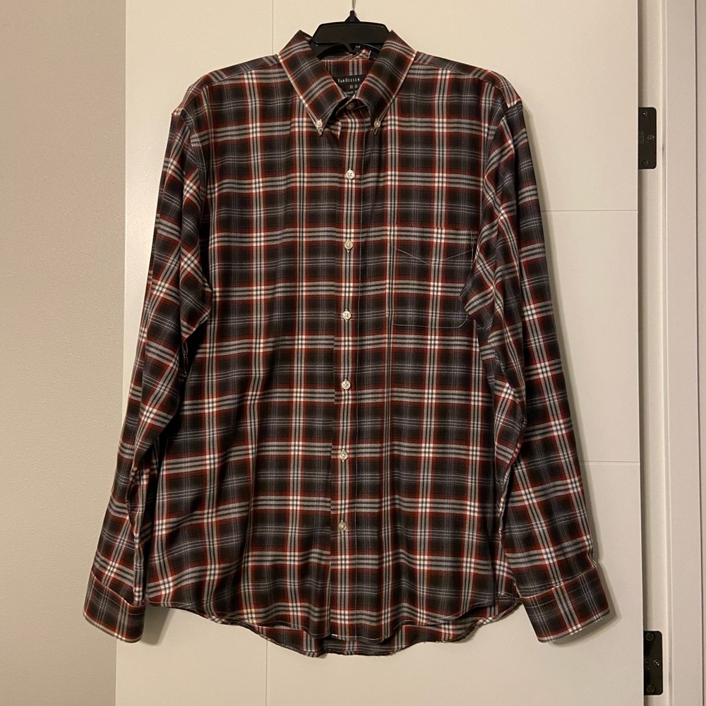 Men’s Van Heusen Classic Fit Button Down Shirt—Large